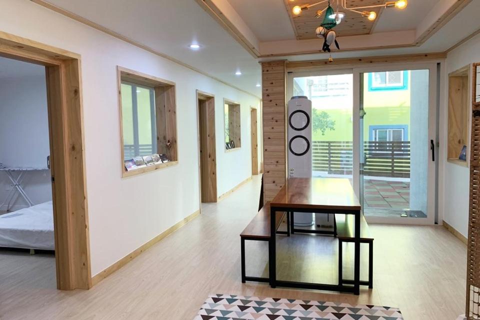 Jeju Guesthouse Oedo-dong ภายนอก รูปภาพ